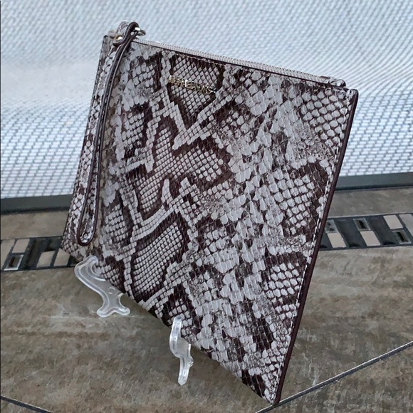 MICHAEL KORS JET SET TRAVEL XL ZIP CLUTCH WRISTLET - Picture 12 of 16